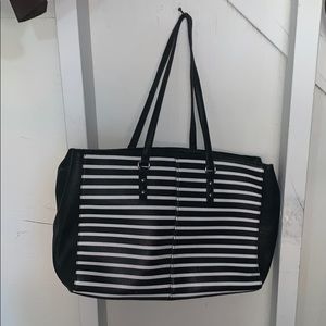 IBlack and white striped purse